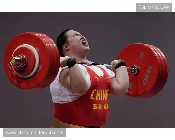 举重锦标赛见证新纪录诞生,金牌得主成焦点人物 举重锦标赛见证新纪录诞生,金牌得主成焦点人物