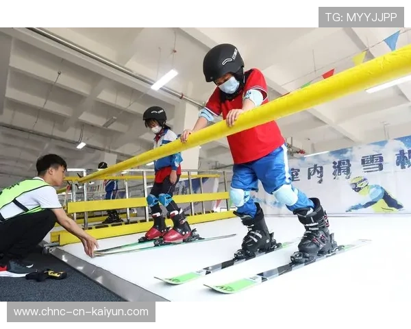 冰雪运动学院加强少儿滑雪安全课堂与实操训练，滑雪儿童教学